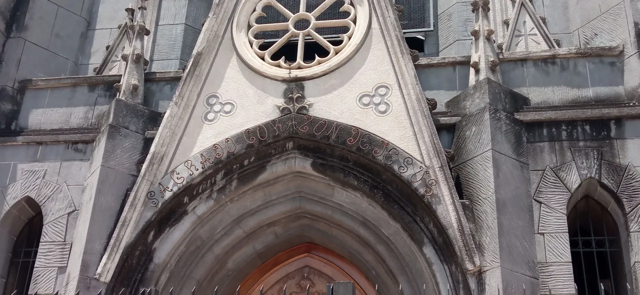 Visite una edificación con arte gótico digno de admirar 📸🏰 / Vis