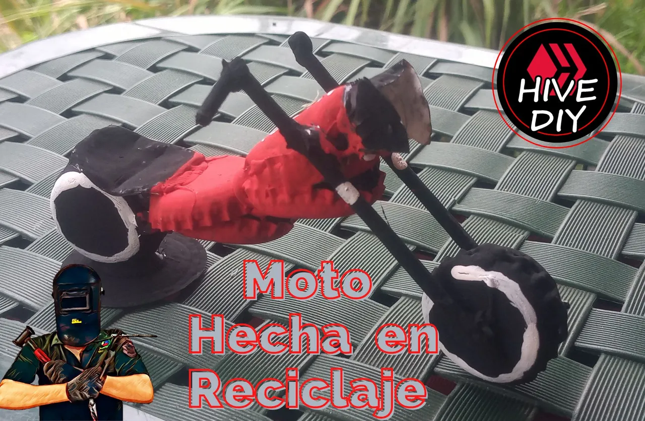 Motocicleta Hecha con Reciclaje.jpg