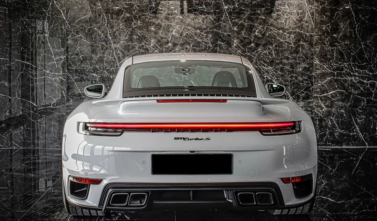 12-PORSCHE 911 TURBO S_Edit-4_edit.jpeg