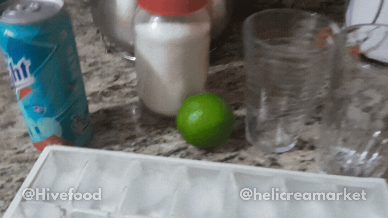 Promocionando un “invento navideño” no tan navideño… Pero sí muy sabroso .gif