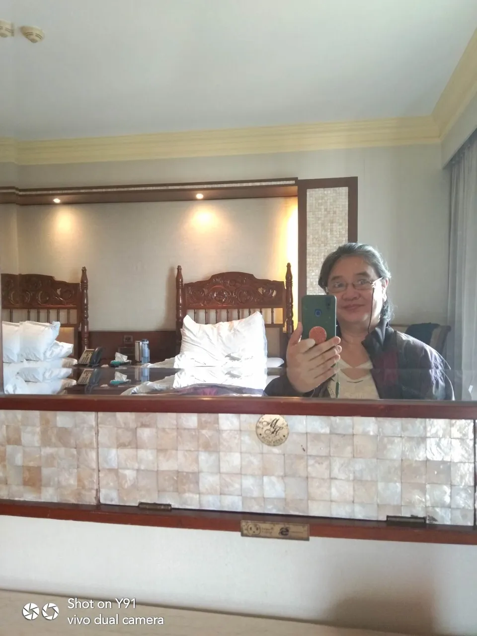 mirror selfie.jpg