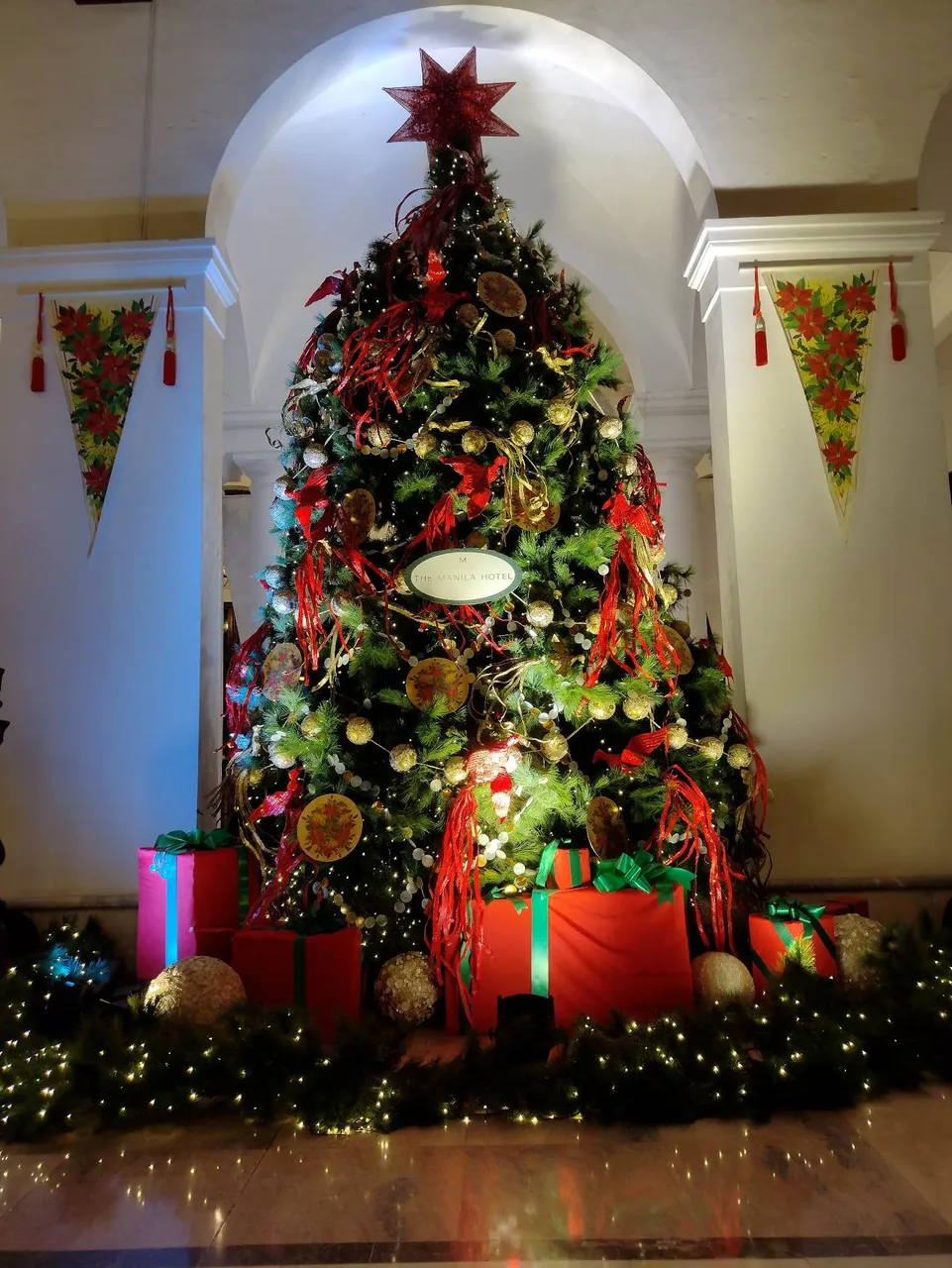 the lobby Xmas tree.jpg