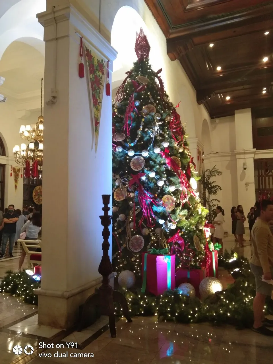 lobby christmas tree.jpg
