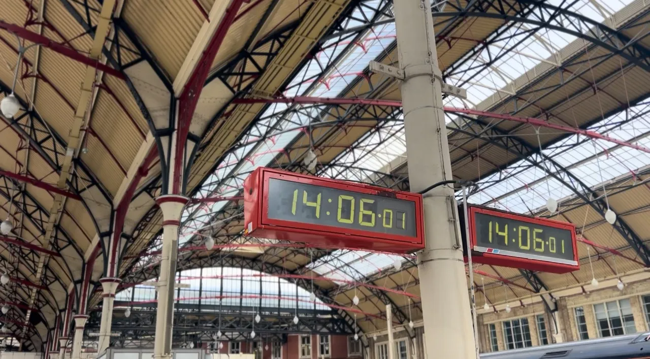 Time plays up, Victoria station, London, UK, 2024