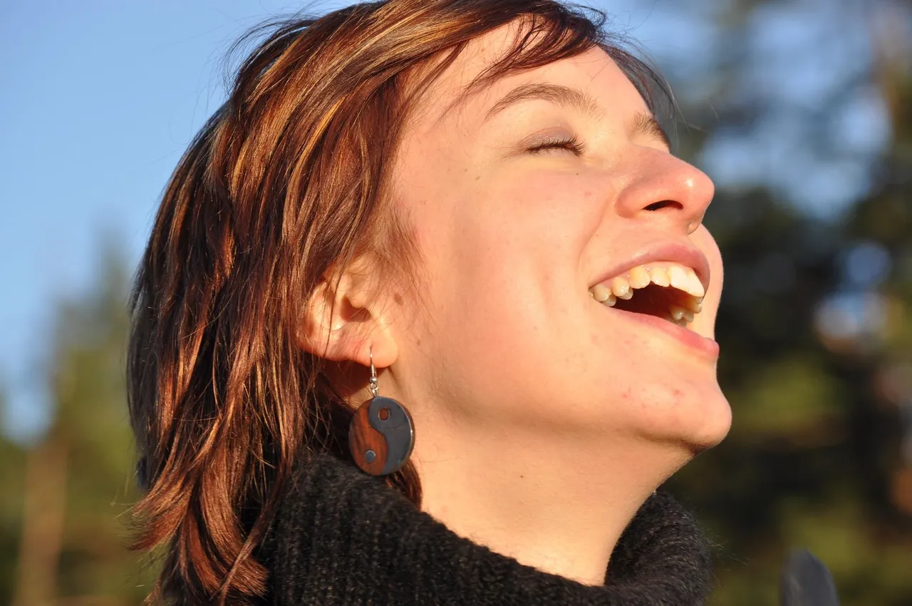 laughter-1532978_1920.jpg