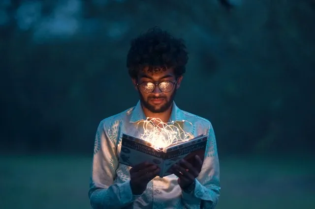 leyendo tecnología Foto de Kaushal Moradiya en Pexels.jpg