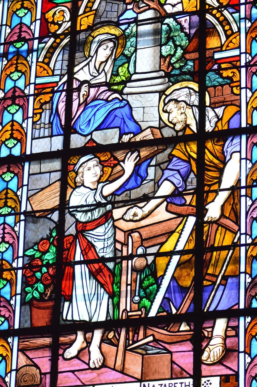 stained-glass-g190b66fb7_1920.jpg
