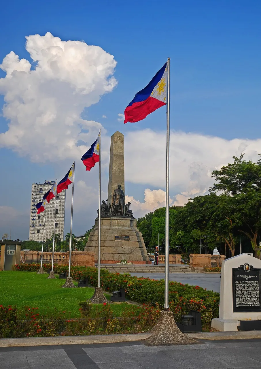 luneta-park-4872492_1920.jpg