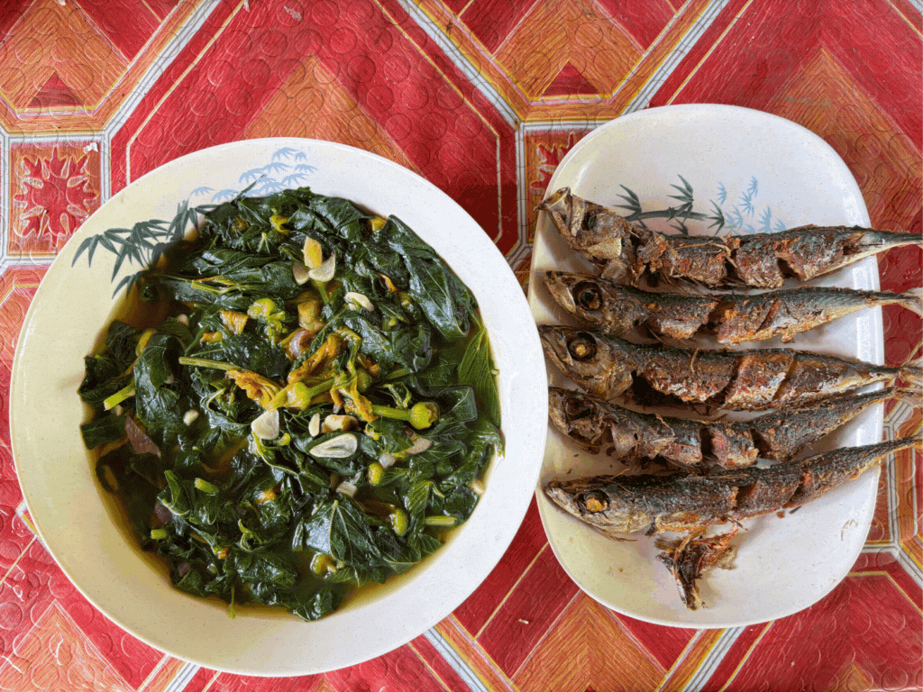 Ginisang Bulaklak ng Kalabasa (Squash Flower) Dahon ng Saluyot (Jute) with fried Galungong Fish (1).gif