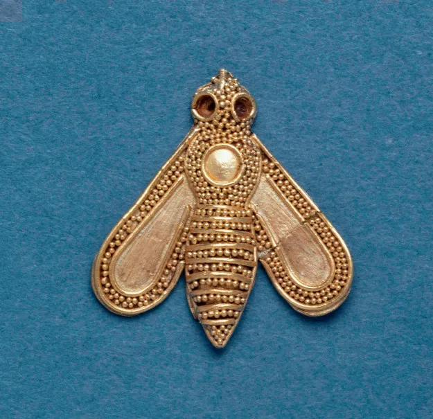 Gold ornament in the form of a bee, decorated with filigree and granulation. Item #81761001 - The Trustees of the British Museum (CC BY-NC-SA 4.0)