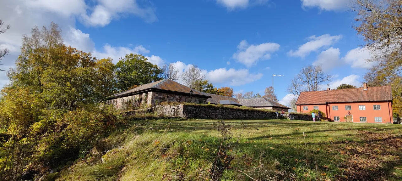 Then you see a roof and if you go a little closer you see that the Kägleholm castle ruin is under this roof.