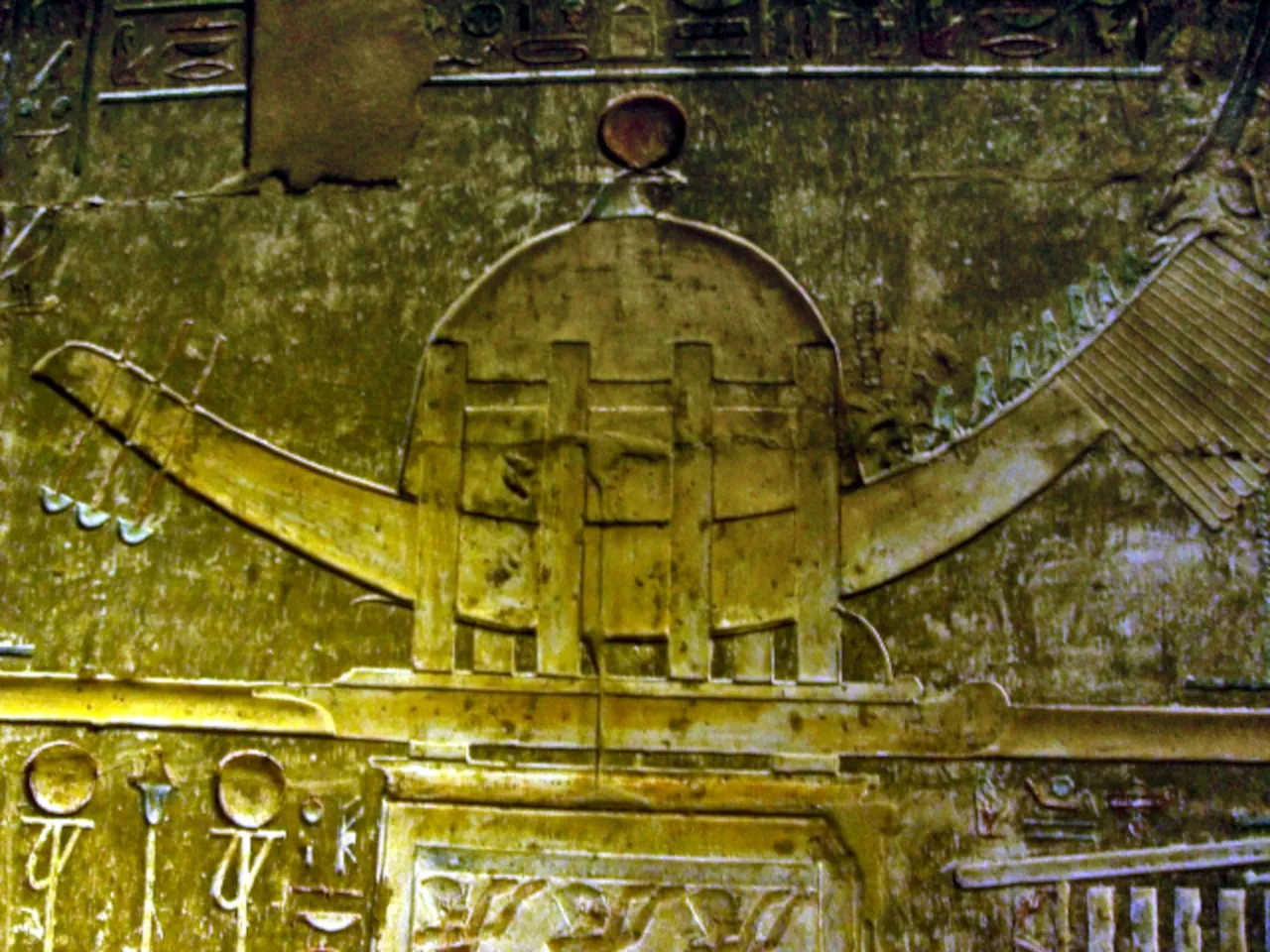 Neithsabes, CC BY-SA 3.0, via Wikimedia Commons. Color edits.