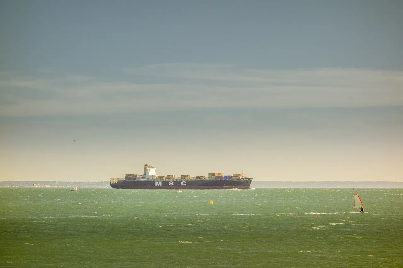 door-container-5478024_1280.jpg