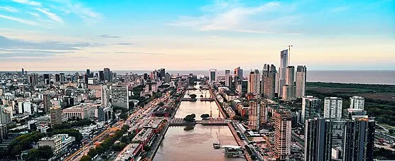 "Puerto_Madero,_Buenos_Aires_(40689219792)_(cropped).jpg"