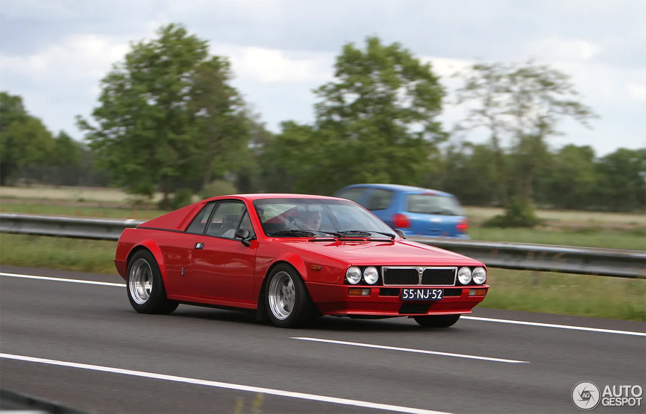 lancia-beta-montecarlo-turbo-c106512082016231815_2.jpg