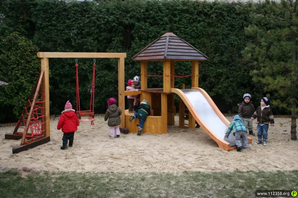 drewniany_domek_zjezdzalnia_hustawka_clever_kids_1.jpg