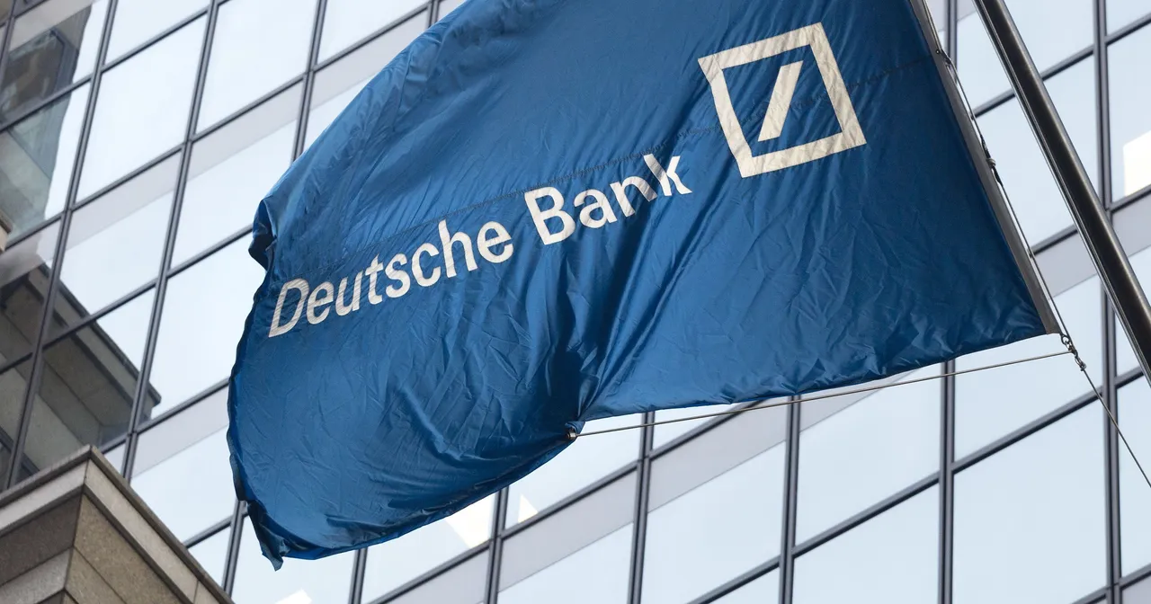 636512111821686334-AP-Trump-Deutsche-Bank-96473177.JPG