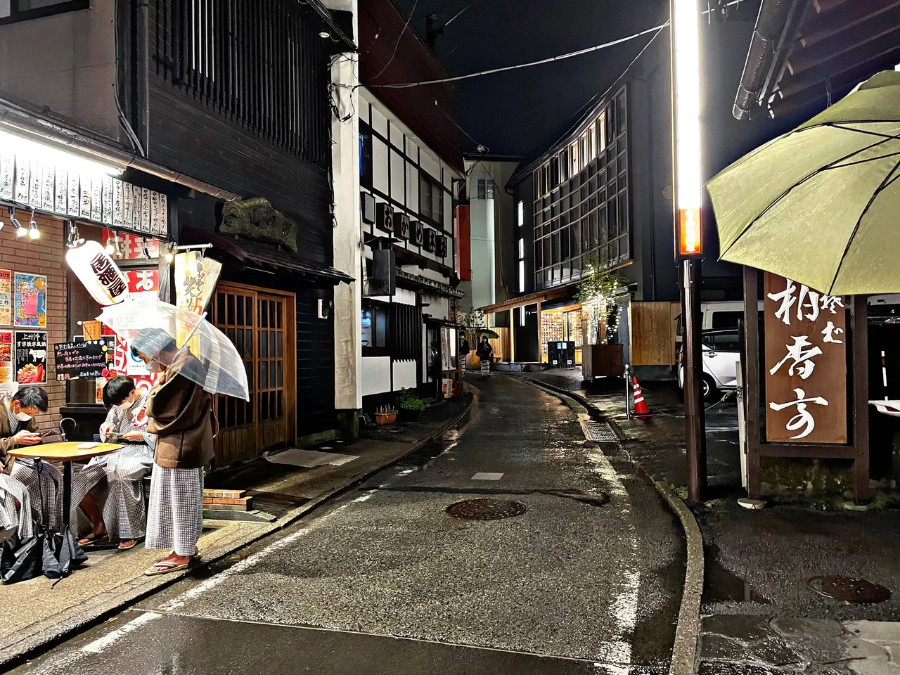 Quiet night and these guys were waiting for their yakitori too. Don't stare too much and don't zoom