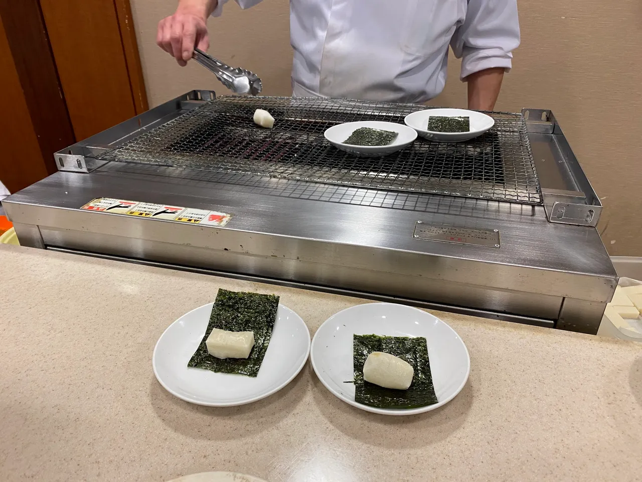 Grilled mochi with nori