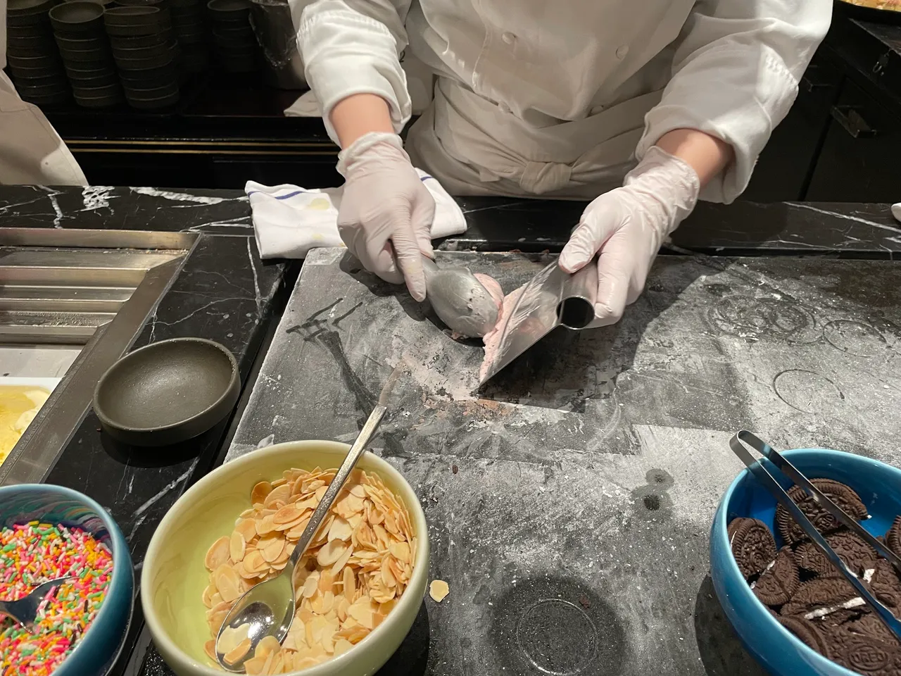 Mixing ice cream and oreo