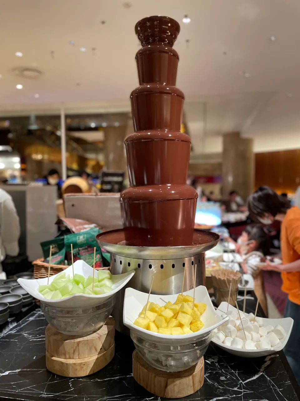 Chocolate fountain, fruits and marshmallows