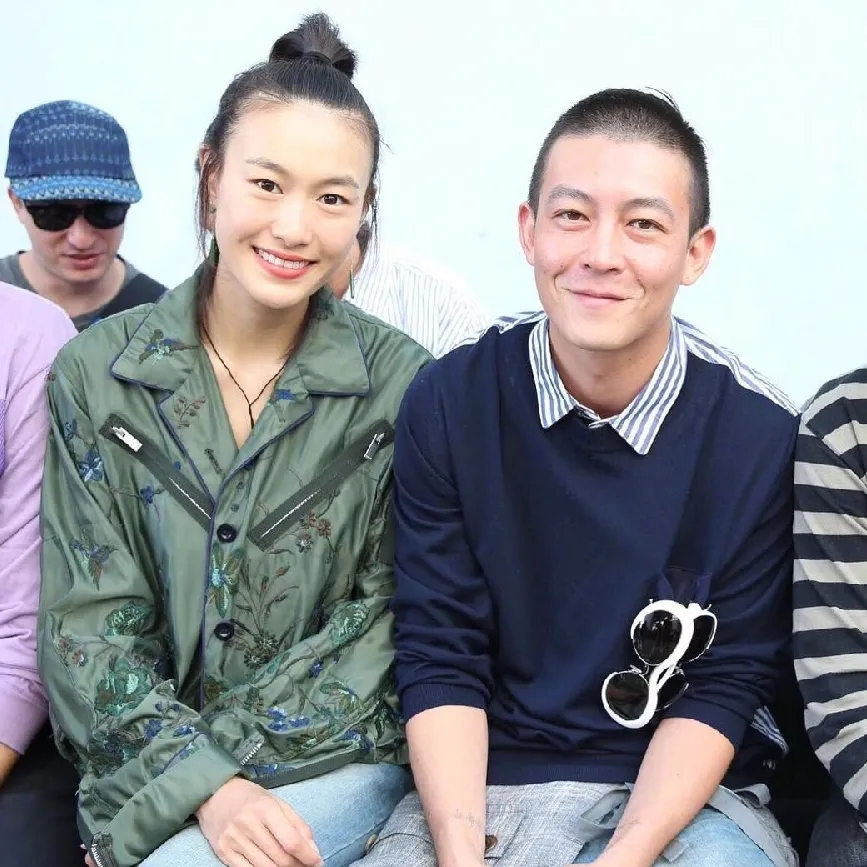 看了陈冠希爸爸，才知道为何他这么帅，女儿跟他小时候好像啊！