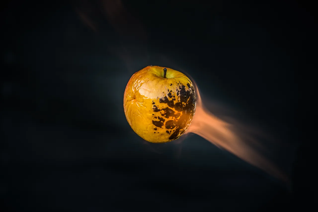 APPLE.jpg