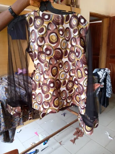 finishing-of-an-ankara-wrap-dress-with-a-net-sleeve-by-monicaene-ecency