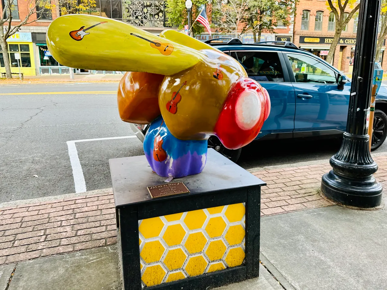 CCC's Street Art Contest #207 ~ “LET IT BEE, bee” STREETART in the USA 🇺🇸 during BEE FEST 🐝