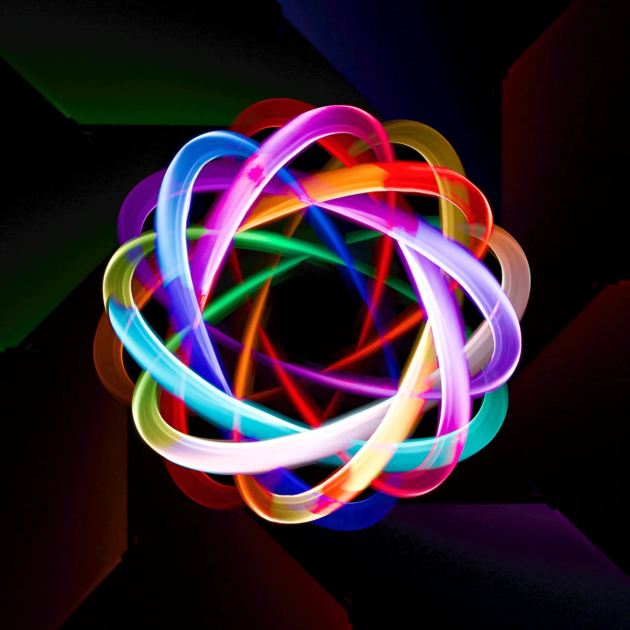 Light-Painting: Remote Controlled DIY Rotation Tool for Flashlights