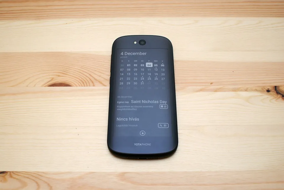 yotaphone2.jpg