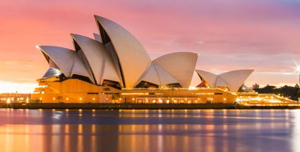 the-sydney-opera-house-becomes-a-star-or-rising-star-giveaway-rewa