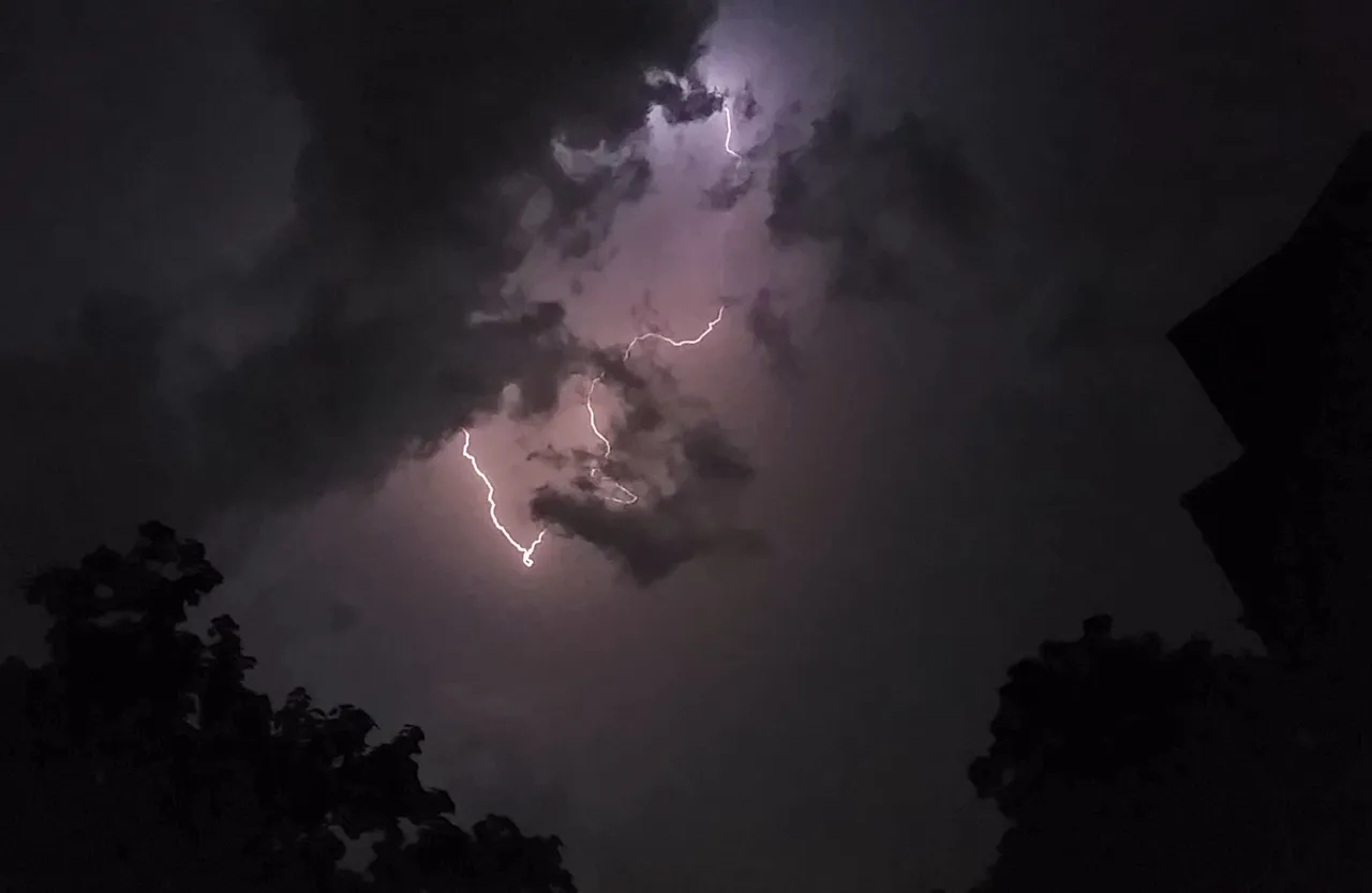 lightning4.jpg