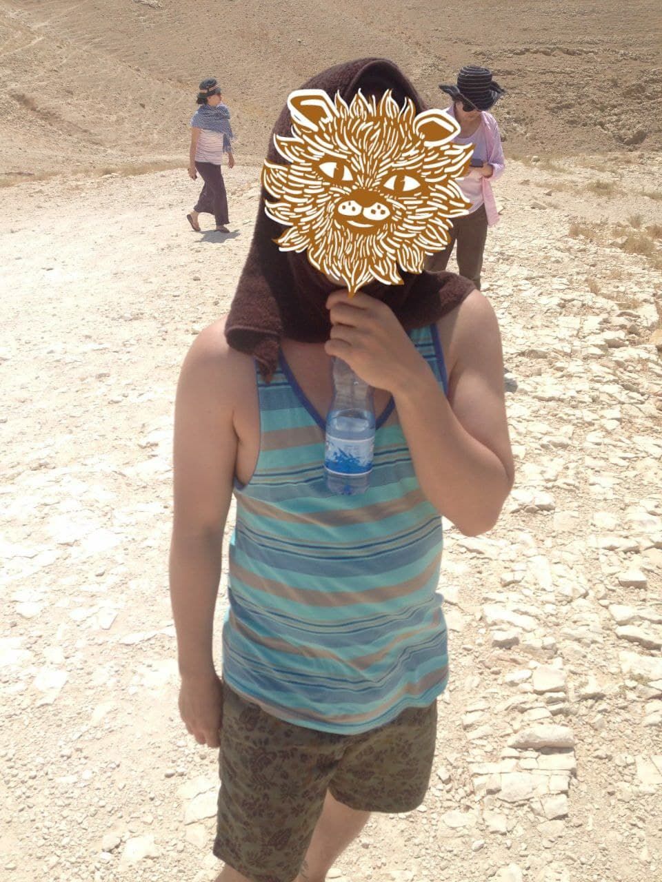 The temperature was extremely hot! I remember that it was over 40C! It was the highest temperature I had ever experienced in my life! I had a bit of sunstroke after I got back from the Dead Sea. 🥵🥵 So, be ready well and prepare well when you visit there!