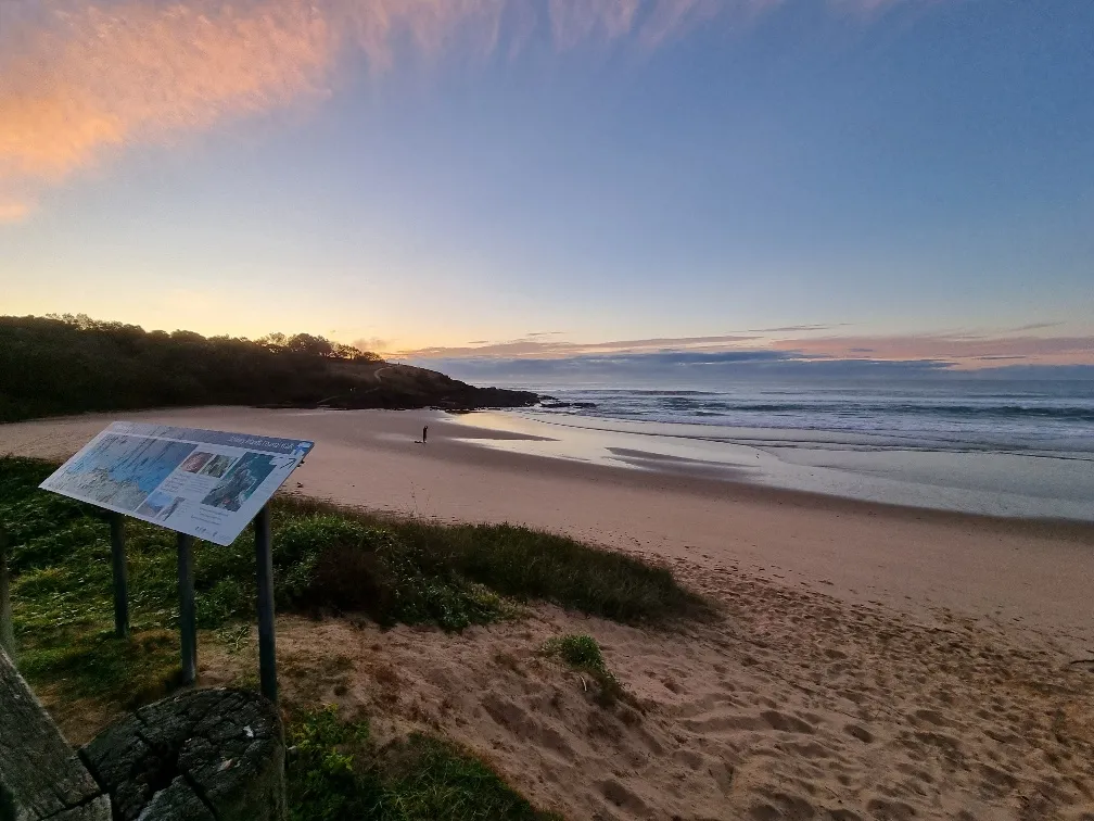 On our way south to visit family we decided to stay at Coffs Harbour area over night. After checking out the motels we found a better value AirBnB. We arrived late and needed to do a fair bit of driving the next day so we did not make any plans for checking out the area. I woke early the next day and was keen for an easy short run before we hit the road. @consciouscat had the same idea. I find it easy to run early on long driving days as I end up feeling pretty stiff and achy sat in the car for long periods even with regular breaks. A quick check of the map only had us 500 metres from the beach and some sort of costal path so off we jogged.