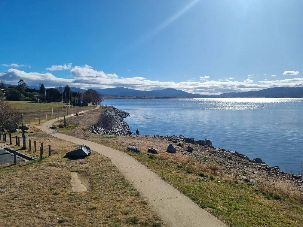 We did a parkrun along this path last time we were here four years ago. The parkrun has moved just outside of town to the sport and recreation centre but should be back around the lake soon. We are here mid week this time so there will not be any parkruns here but I do hope to run this path a few times while we are here.