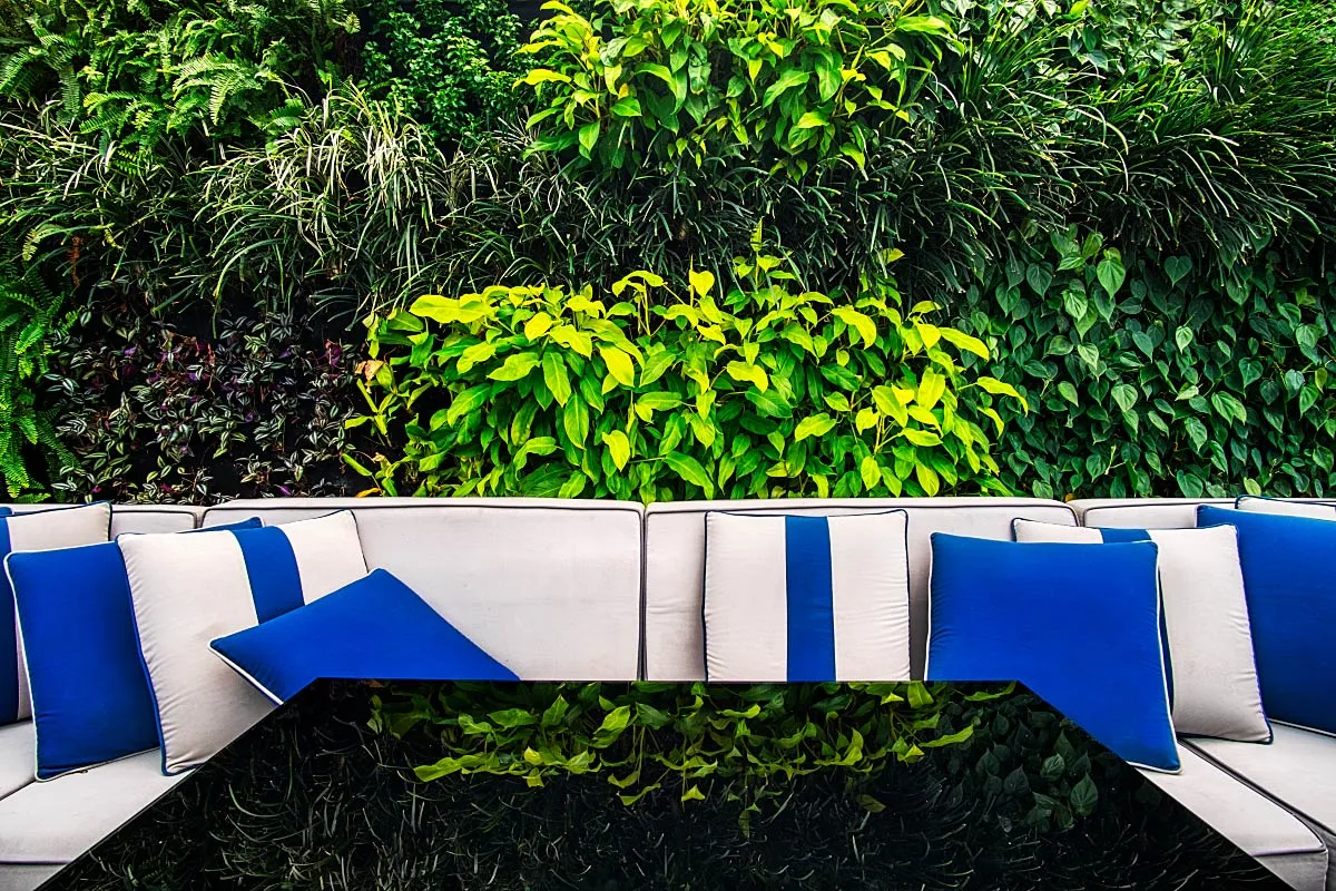 Stripes hotel Man Tao Rooftop Bar