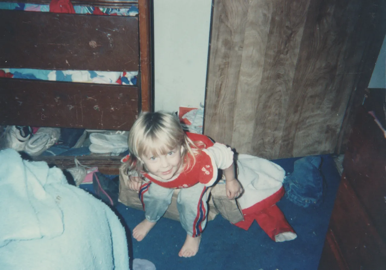 1992-12 - Crystal, others, Toys-R-Us, other random pics, Christmas, December, apx-4.png