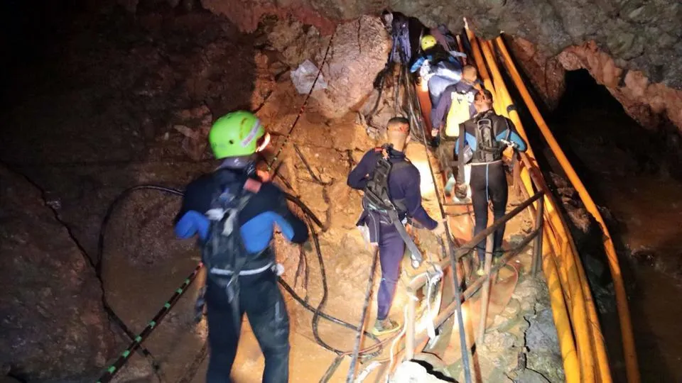 thailand-cave-search_2ddb8d72-82ad-11e8-bd7f-aad8d1b78451.jpg