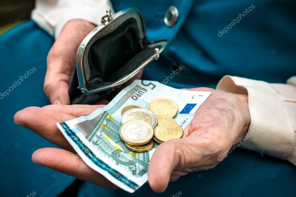 depositphotos_15682889-stock-photo-senior-woman-counting-money.jpg