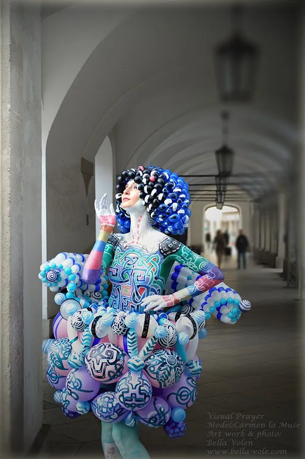 Balloon-Fashion-Balloon-Dress-Body-Art-Fashion-by-Bella-Volen.jpg
