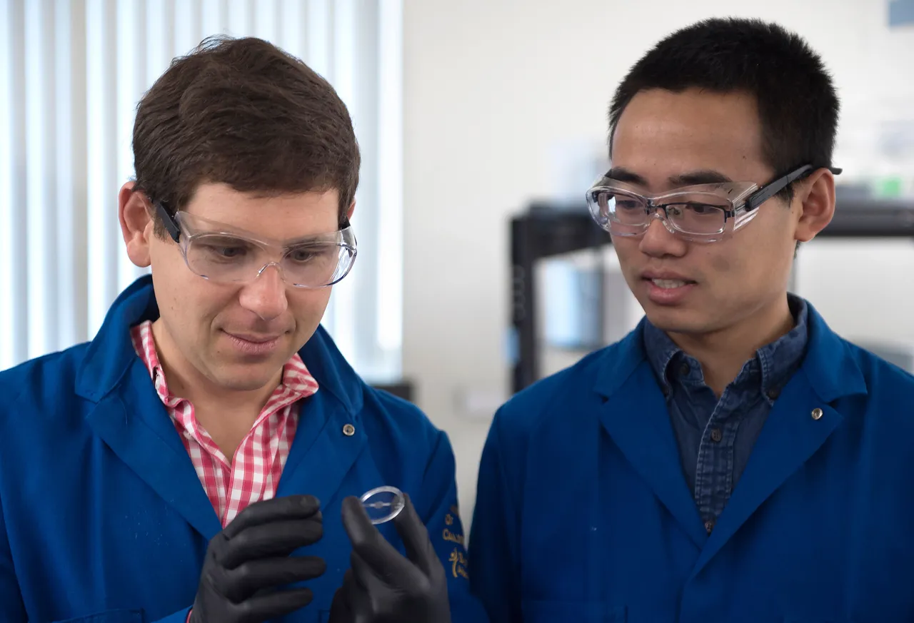 now-you-see-it-invisibility-material-created-by-uci-engineers.jpg