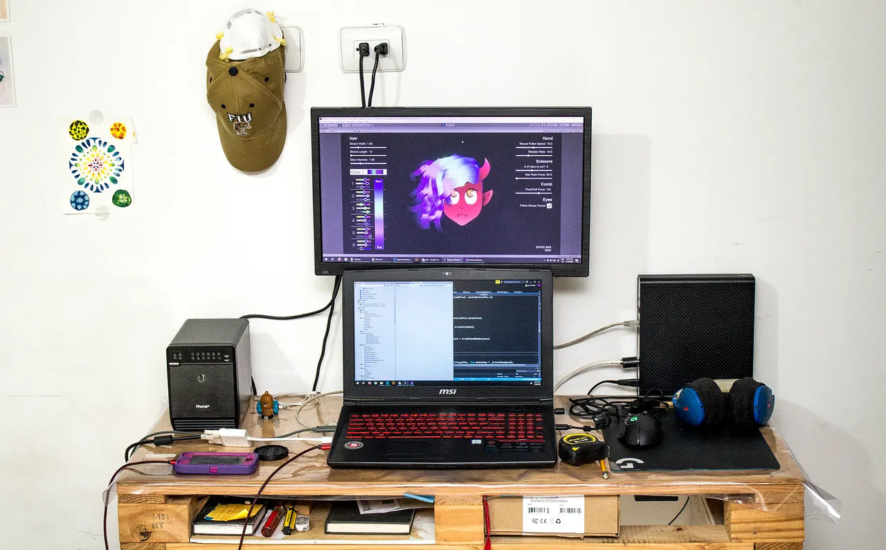 MonitorStand_00_19_07_2020_by_Tadadosi.jpg