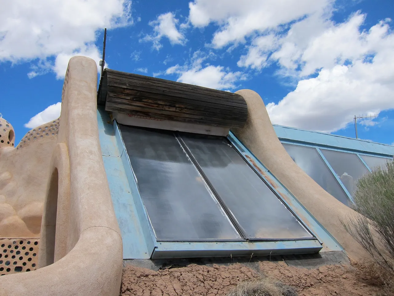 Solar_Water_Heater_5751093072.jpg