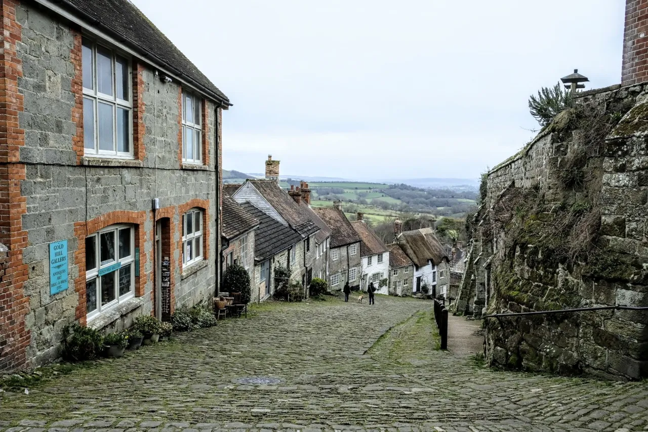Coffee at the Salt Cellar on Gold Hill, Shaftesbury