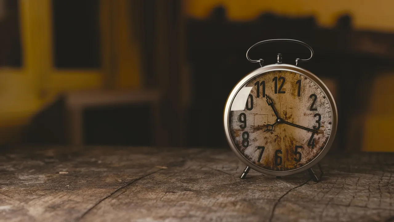 clock-g123448e6f_1920.jpg