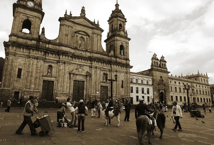 bogota-catedral-sepia.jpg