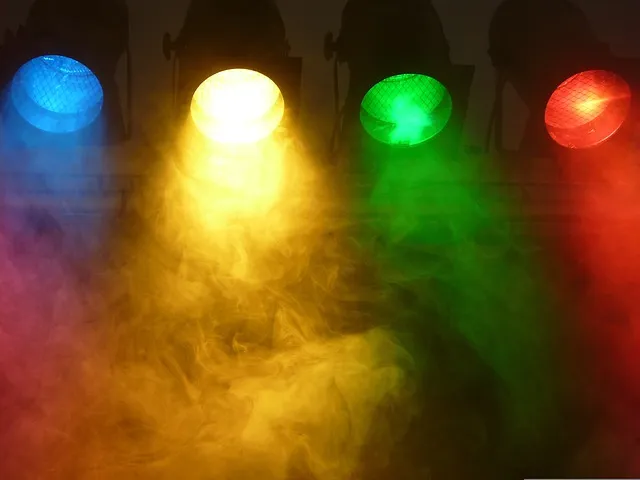 headlights-802633_640.jpg