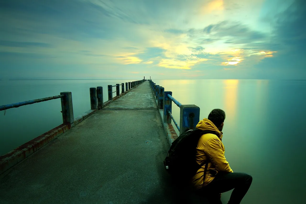 thinking-3725905_1280.jpg