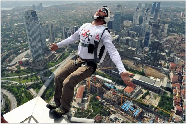 Base-Jumping-640x427.jpg